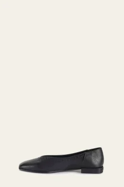 Claire Flat^Frye Online